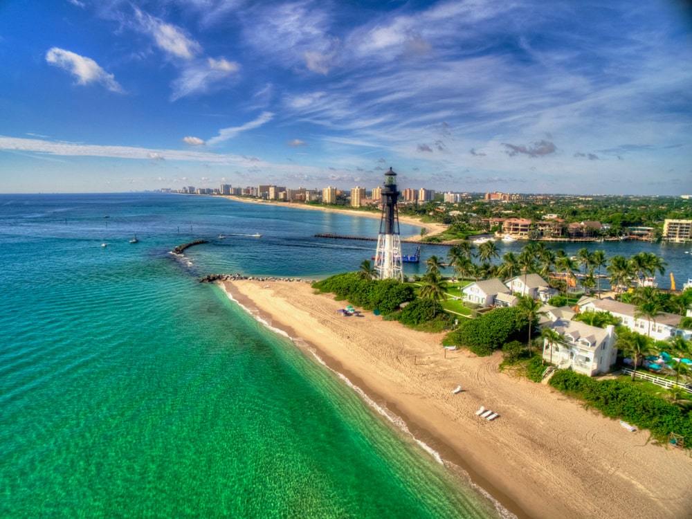 Golden beach and beautiful waterfront homes in Pompano Beach, Florida