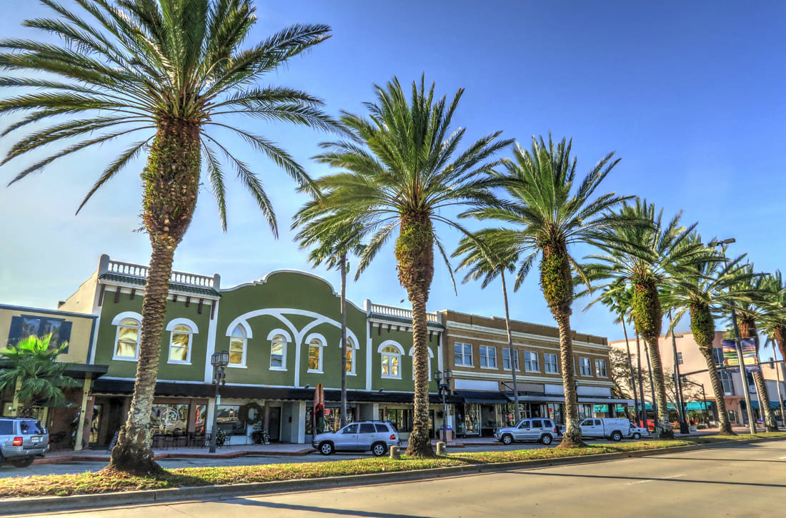 Street view of shops in downtown Daytona Beach